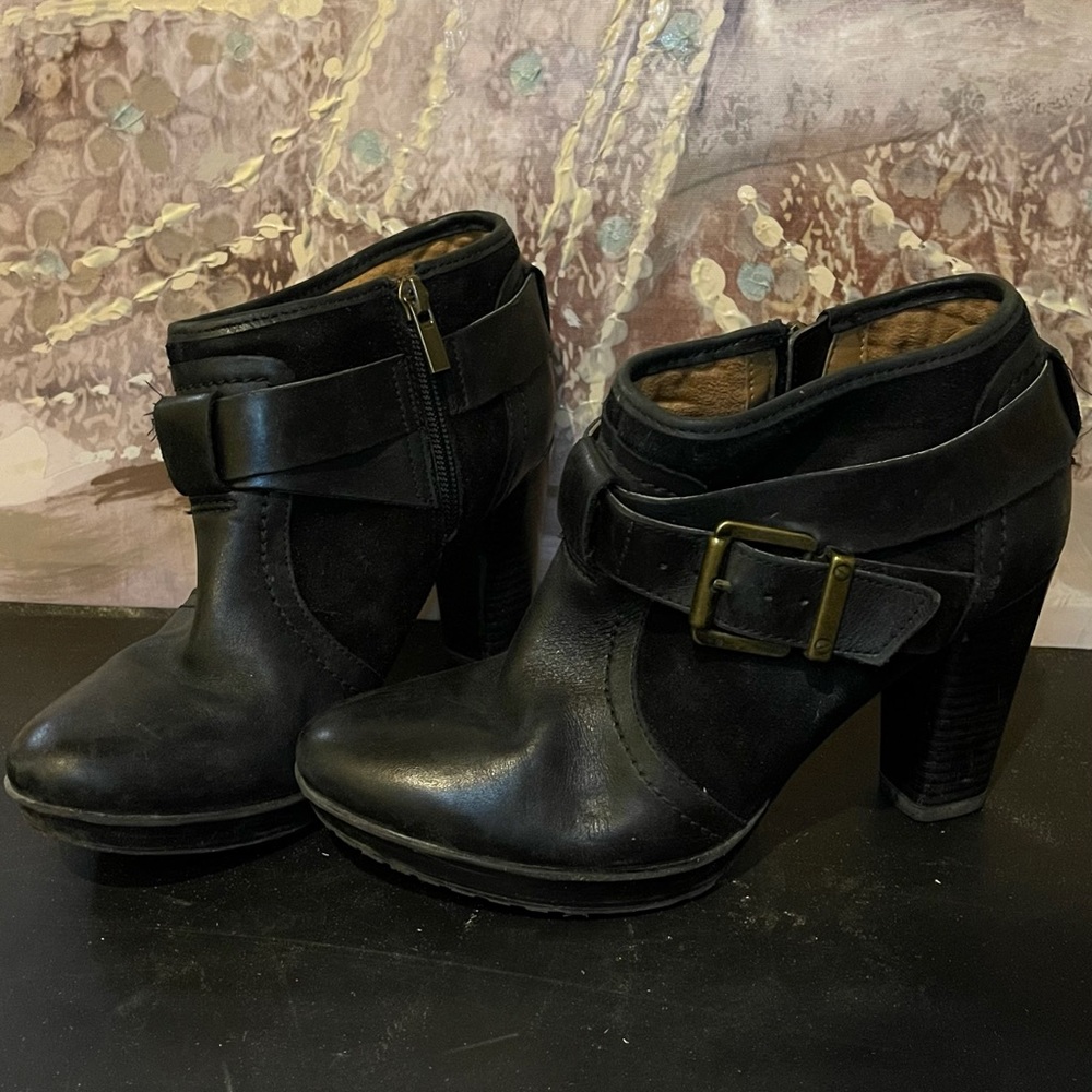 Black booties with heel